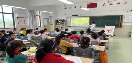 南京紫东江宁学校“红十字日”活动宣传照片-2