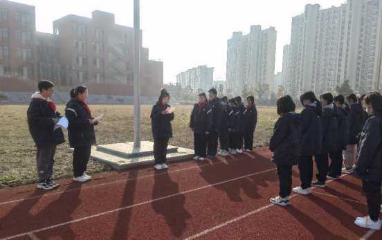第三周国旗下讲话：直面挫折，永不言弃 (1)